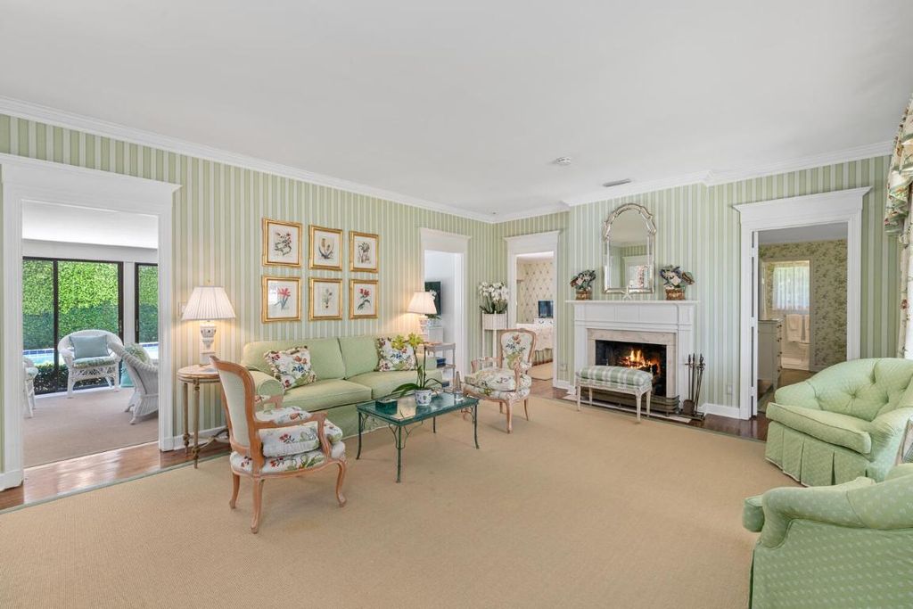 Photo of 119 Seagate Road, Palm Beach, FL 33480 (MLS # R10979085)