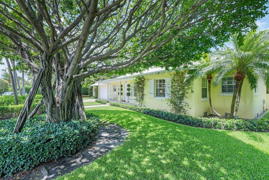 Photo of 119 Seagate Road, Palm Beach, FL 33480 (MLS # R10979085)