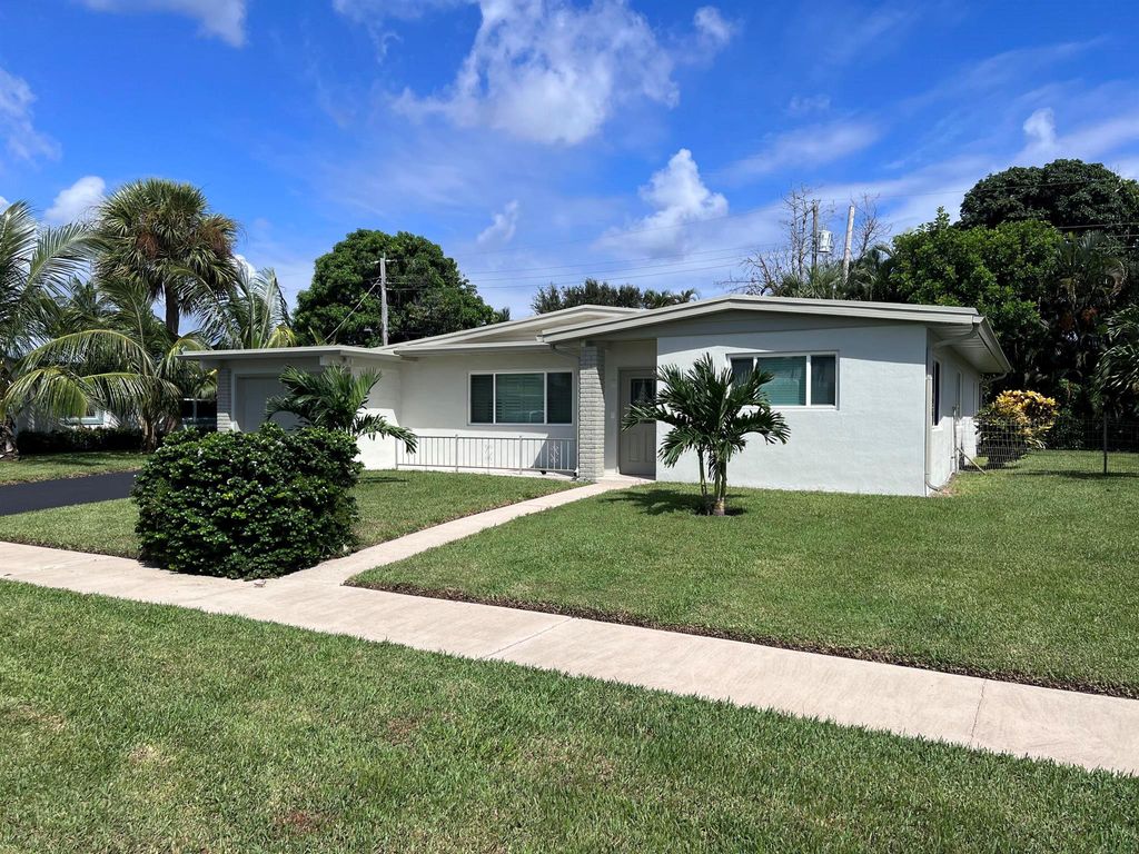 Photo of 441 Inlet Road, North Palm Beach, FL 33408 (MLS # R10918947)