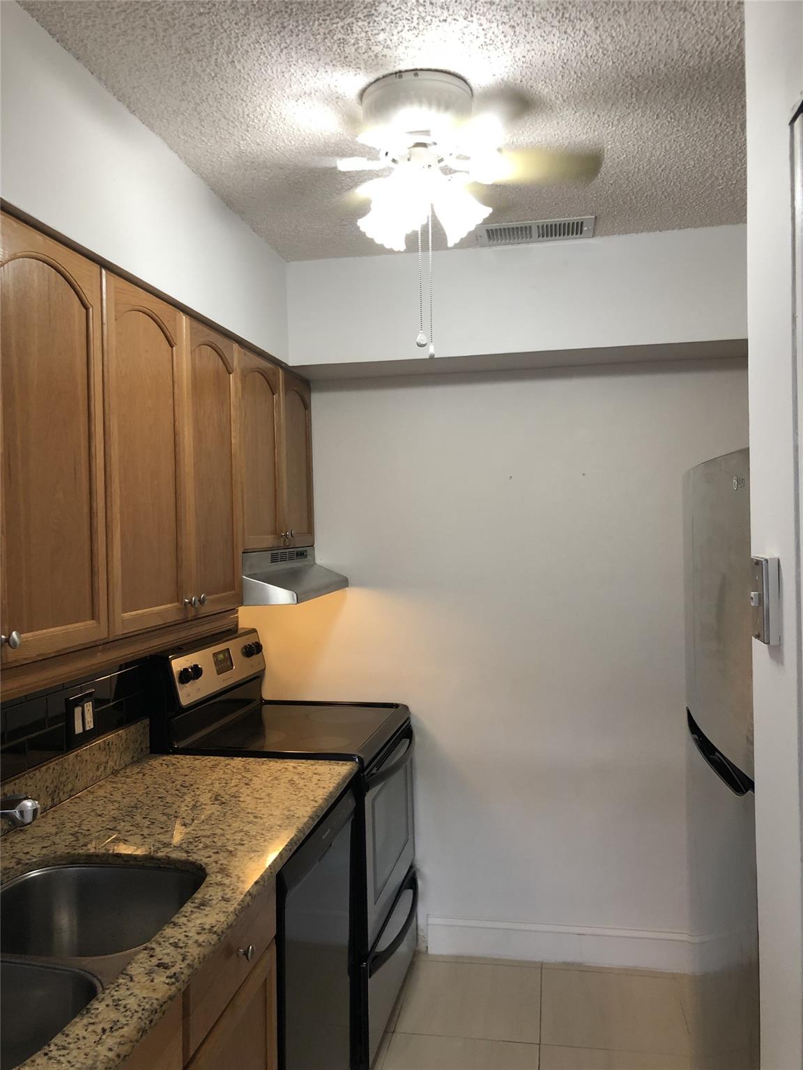 EAST LAKE - Residential Lease