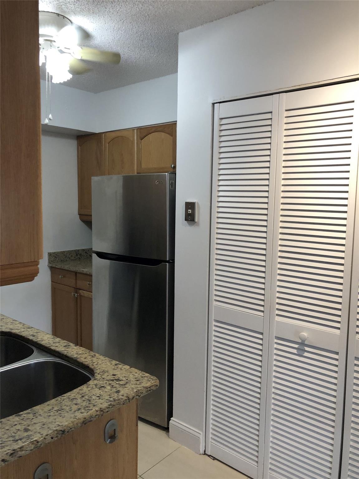 EAST LAKE - Residential Lease