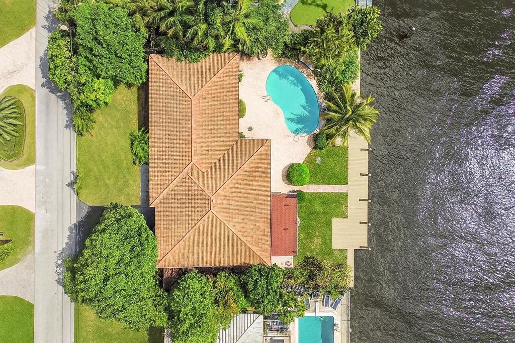 Photo of 2870 NE 26th St, Fort Lauderdale, FL 33305 (MLS # F10532404)