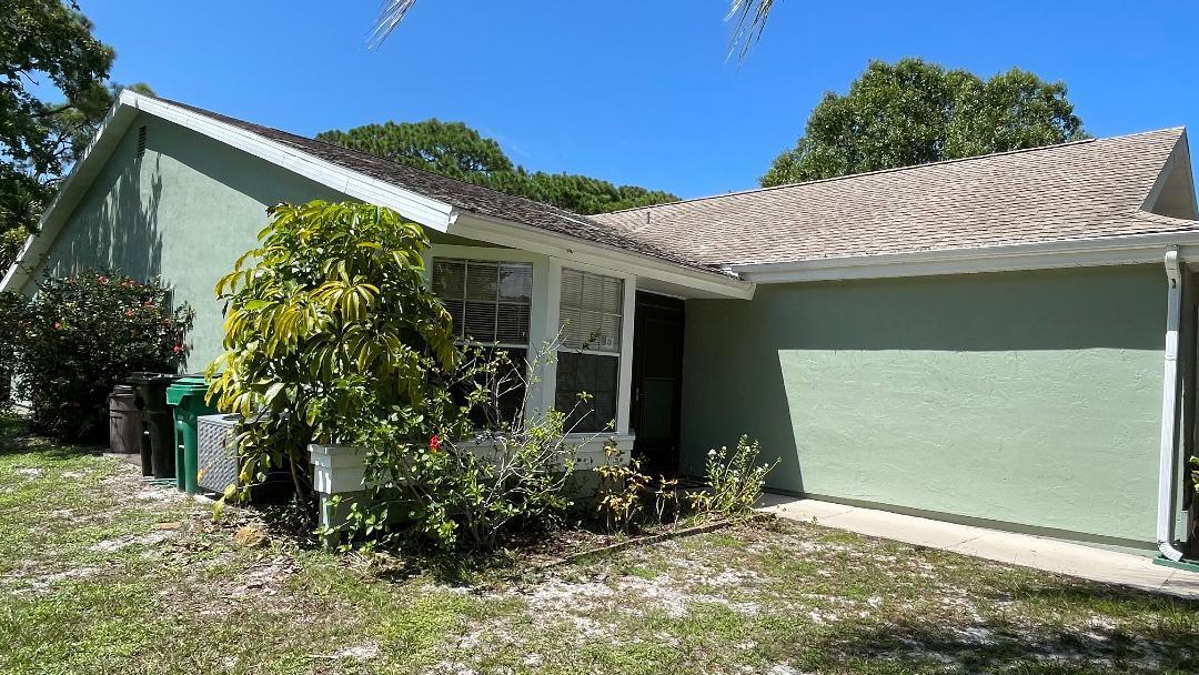 Beautiful 3 bedrooms 2 bathrooms, 1 car garage. Rivergreen Villas off Veterans Memorial, across the street from Lyngate Park. New kitchen counter tops, spacious bedrooms with Tile floors through out. Large master suite with walk-in closet. This community offers low maintenance fees, includes a pool, tennis and clubhouse, Across the street from Lyngate Park with Softball field, basketball and shuffleboard. Close to US1, minutes to the Beach, Shopping, Restaurants, Schools, Treasure Coast Mall, HCA Hospital, medical facilities within walking distance from unit.
