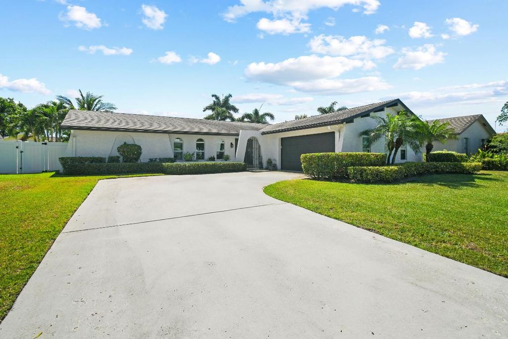 Photo of 11886 Hemlock Street, Palm Beach Gardens, FL 33410 (MLS # R11091061)