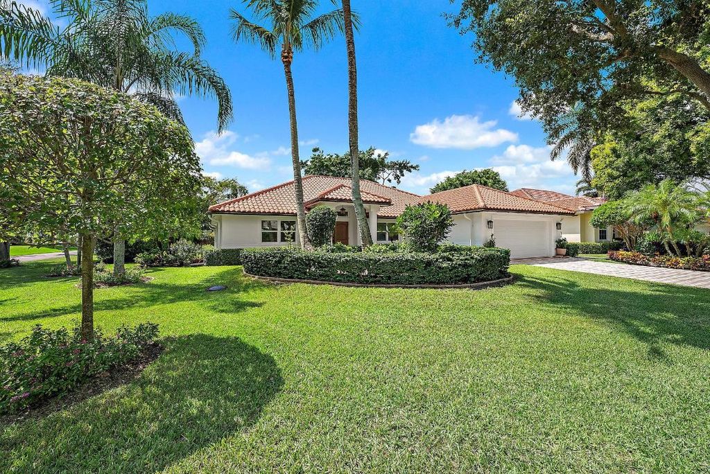 Photo of 12 Bentwood Road, Palm Beach Gardens, FL 33418 (MLS # R11123455)