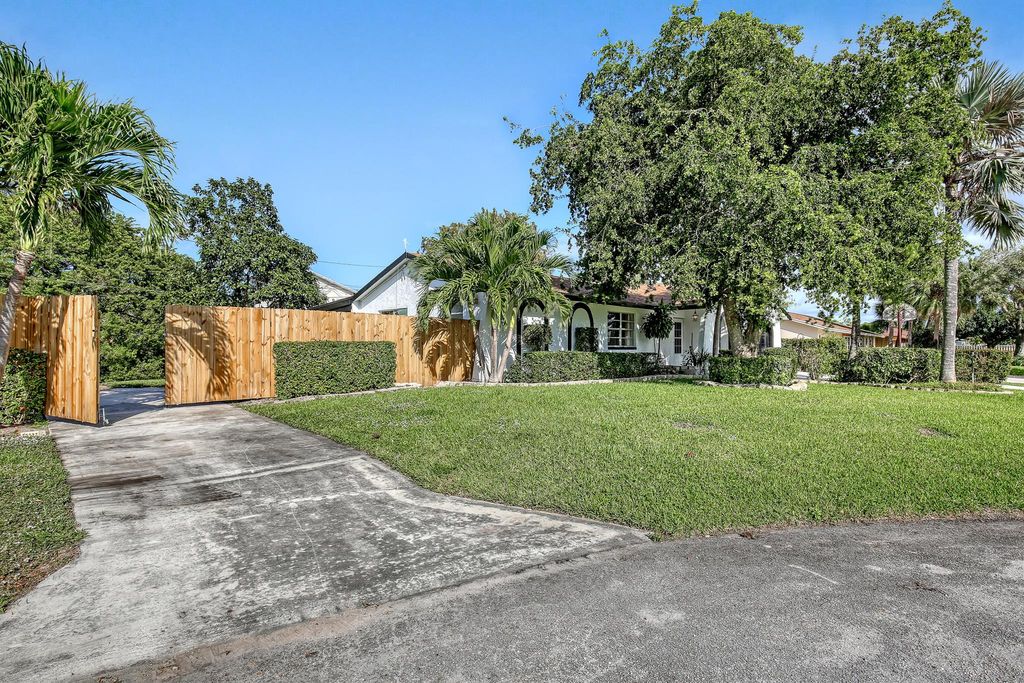 Photo of 3209 Tropical Trail, Lake Worth, FL 33462 (MLS # R10924116)