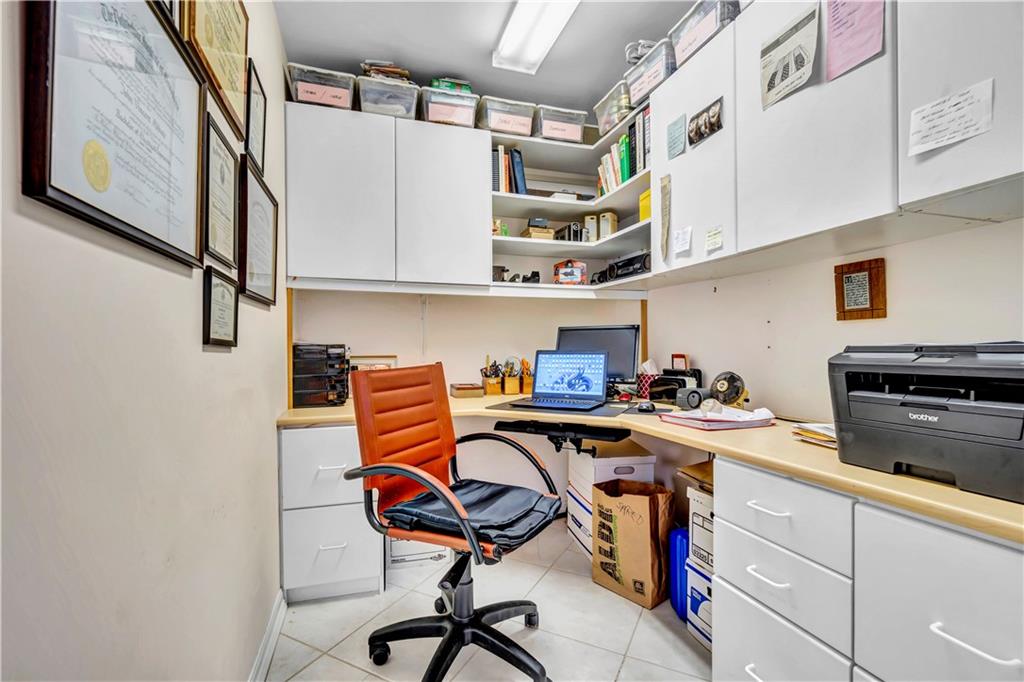 IMPERIAL POINT 1 SEC - Residential