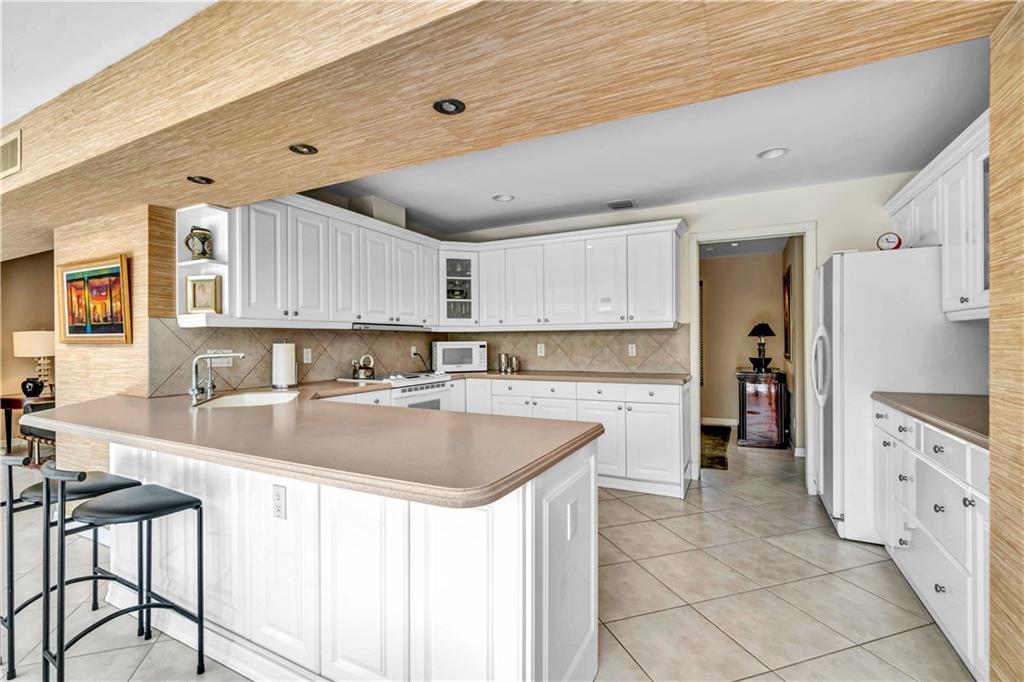 IMPERIAL POINT 1 SEC - Residential