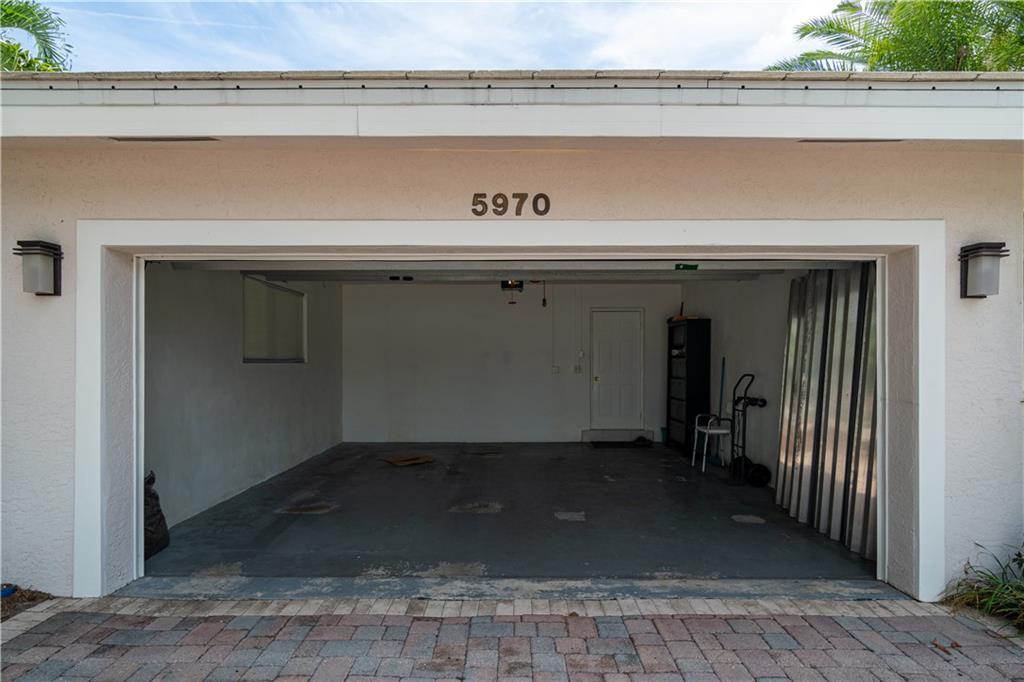 IMPERIAL POINT 1 SEC - Residential