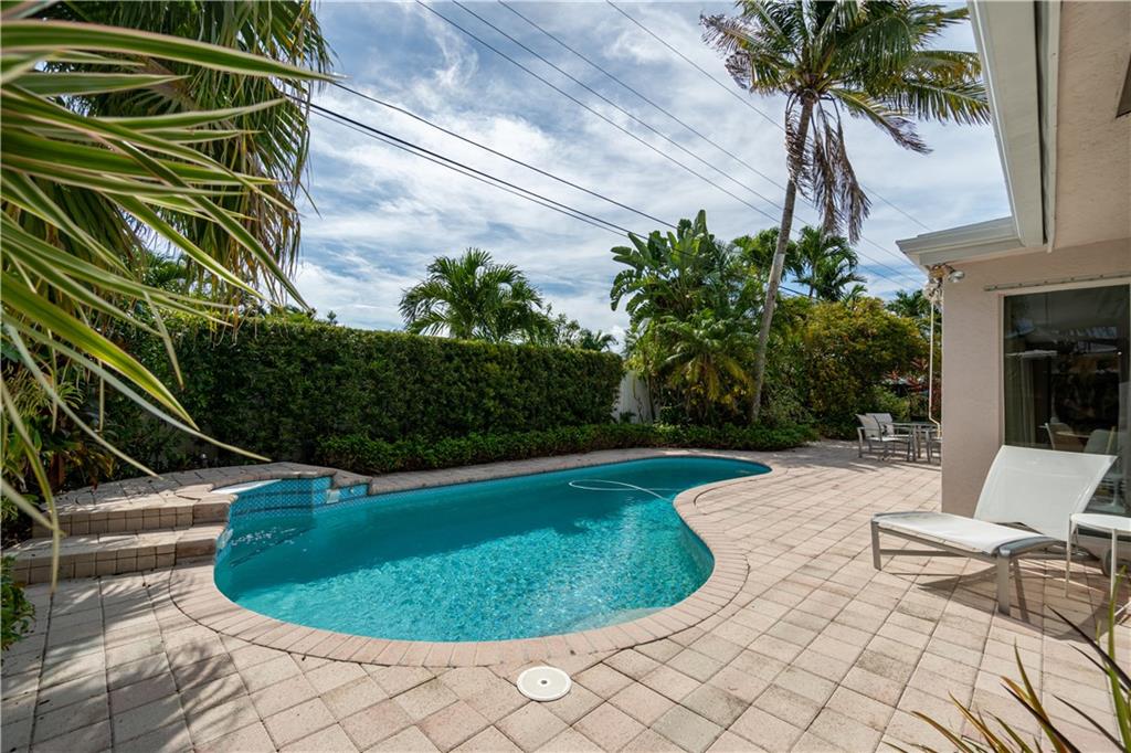 IMPERIAL POINT 1 SEC - Residential