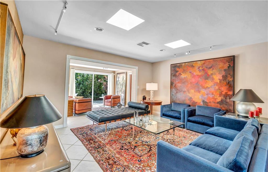 IMPERIAL POINT 1 SEC - Residential