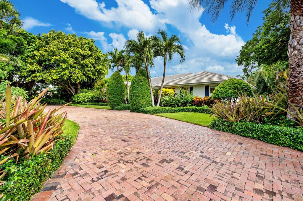 Photo of 2765 Avenue Au Soleil, Gulf Stream, FL 33483 (MLS # R11011661)