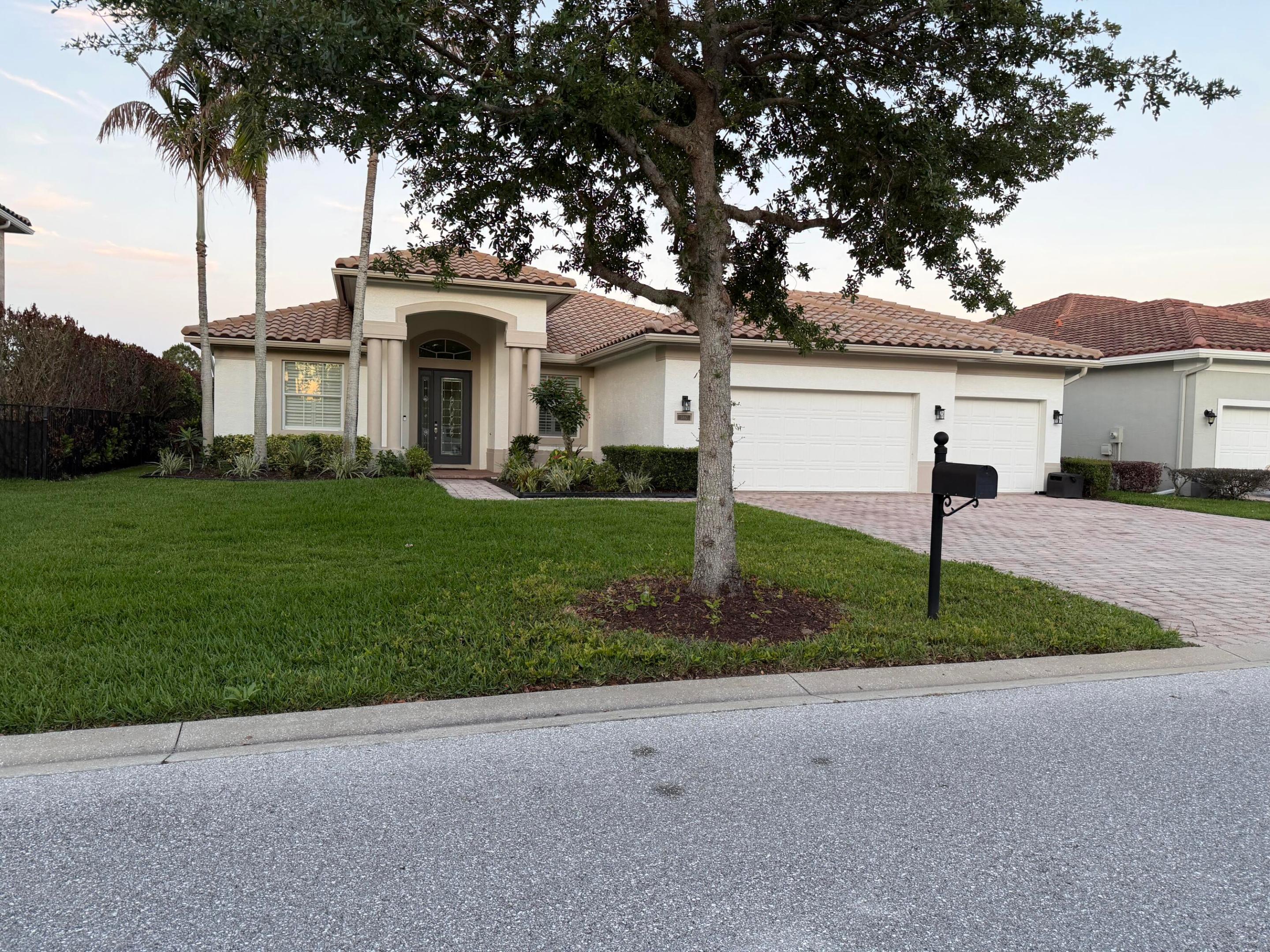 5887 SW Longspur Lane