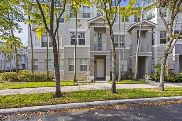 SHOMA TOWNHOMES AT ROYAL PALM BEACH CONDO - Residential