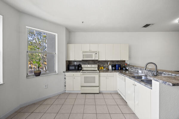 SHOMA TOWNHOMES AT ROYAL PALM BEACH CONDO - Residential