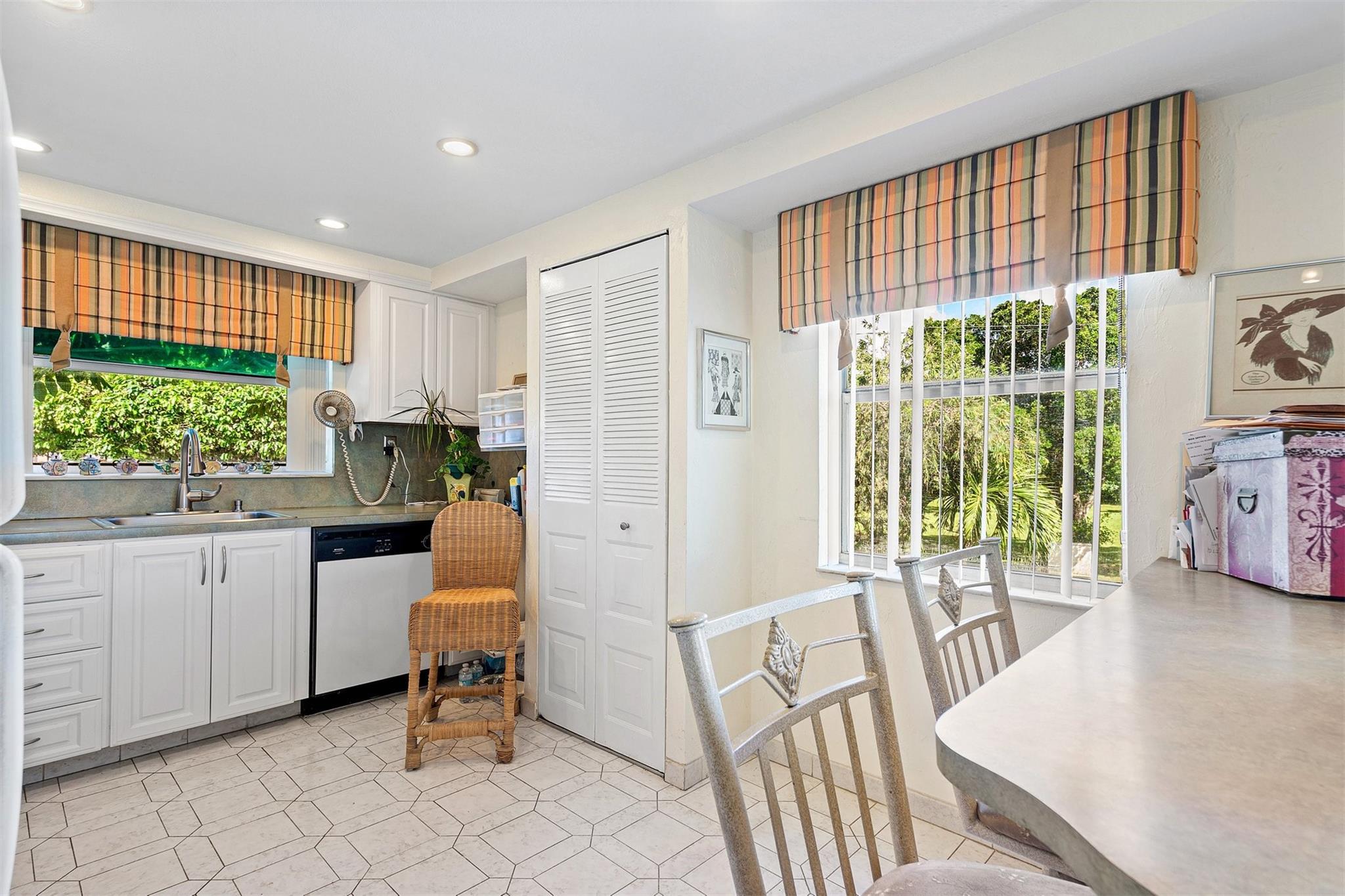 Sunrise Lakes 136 - Residential