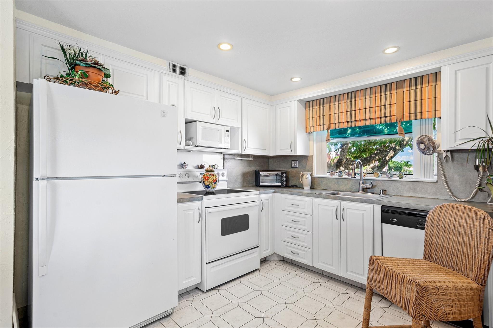 Sunrise Lakes 136 - Residential