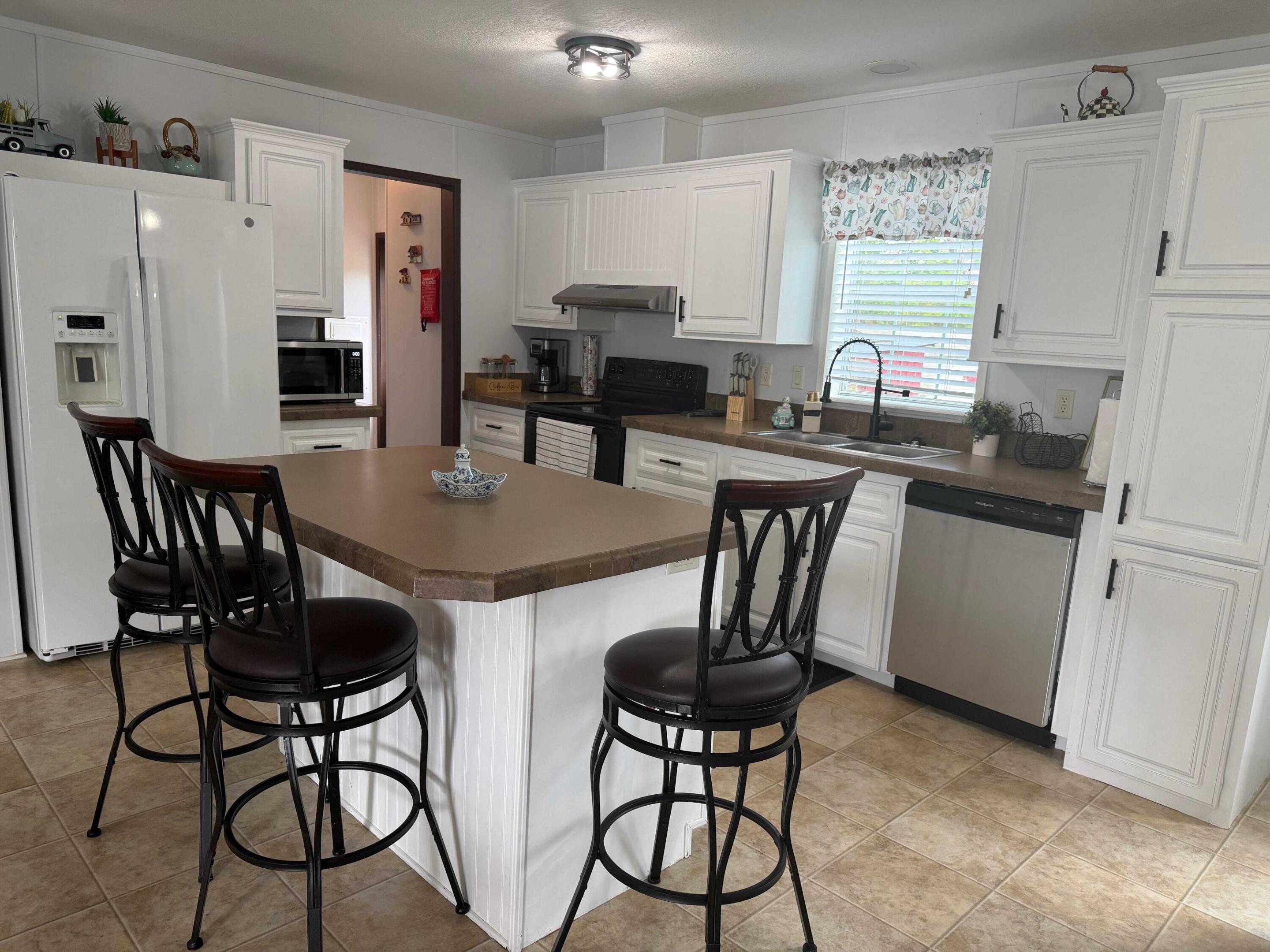 445 Hunting Club Avenue