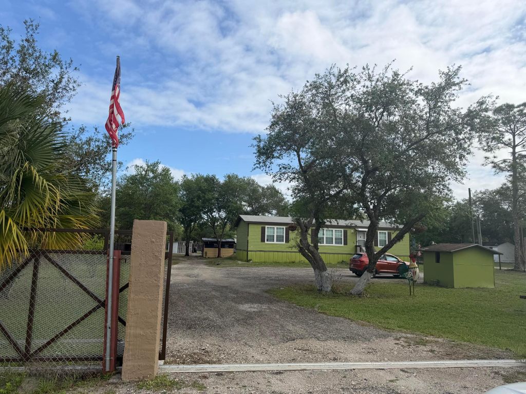 Photo of 445 Hunting Club Avenue, Clewiston, FL 33440 (MLS # B26013165)