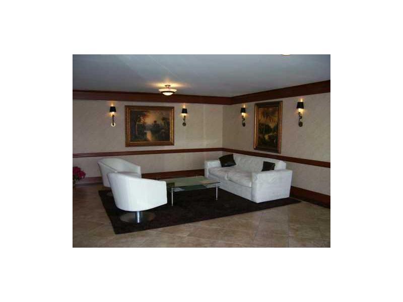 LAUDERDALE TOWER - Residential