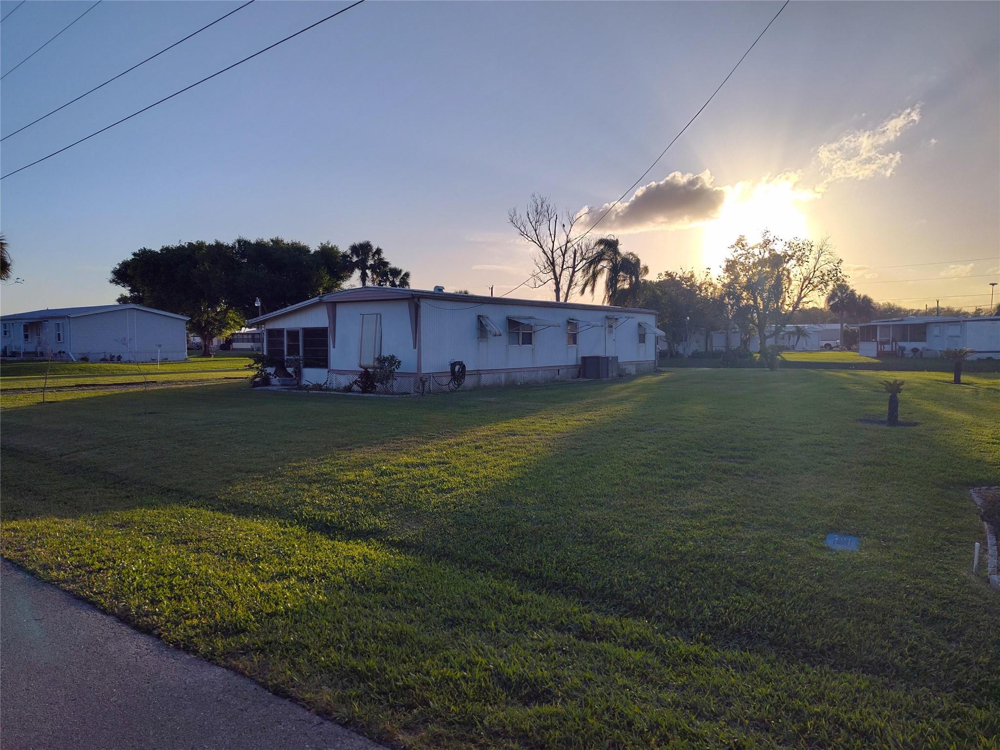 1148 Bay Dr