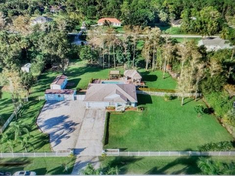 A home in Loxahatchee