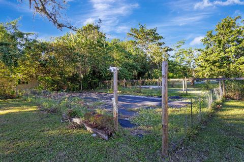 A home in Loxahatchee