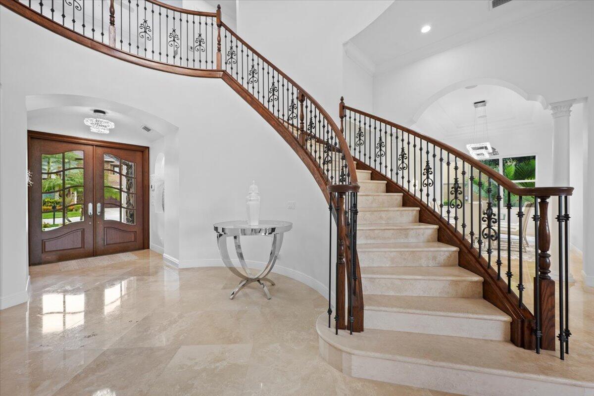10770 Versailles Boulevard