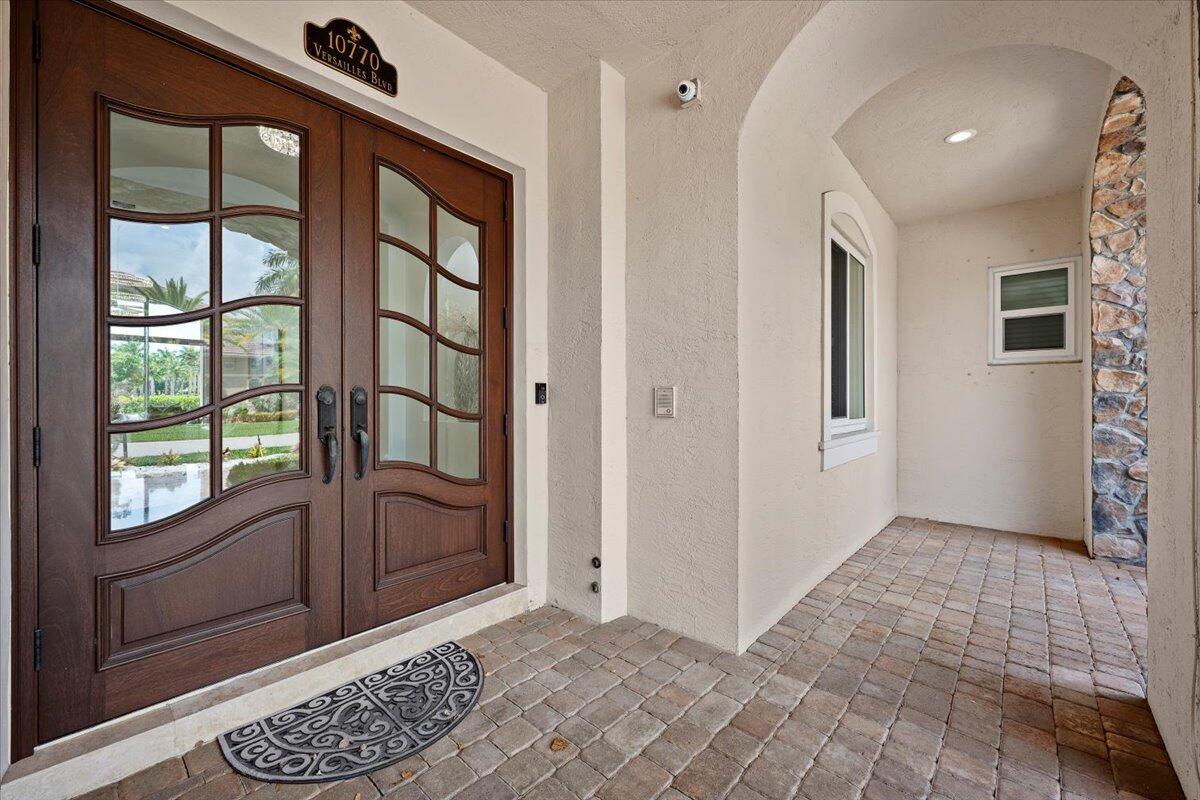 10770 Versailles Boulevard