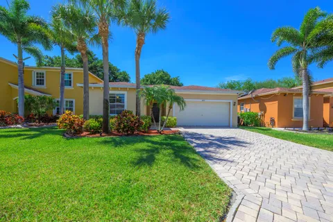 887 Fieldstone Way, West Palm Beach, FL MLS: R11074140