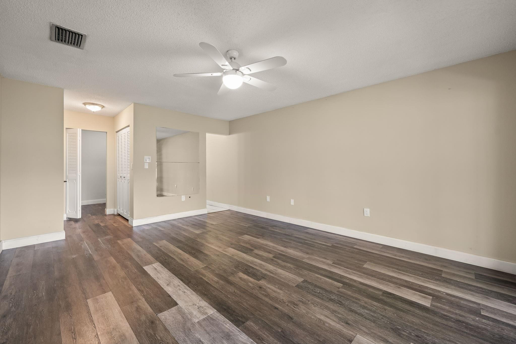 VILLAS AT BONAVENTURE IN - Residential