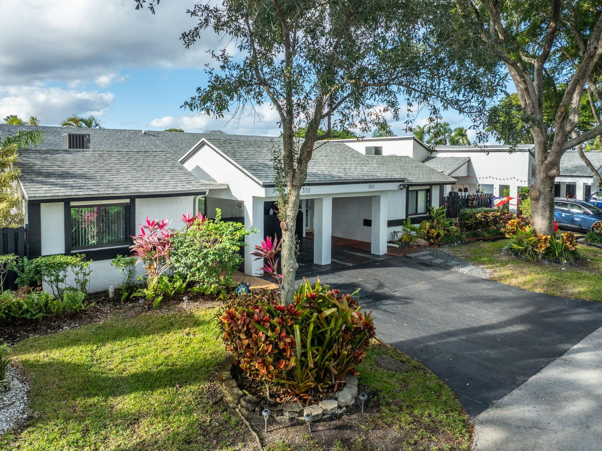 VILLAS AT BONAVENTURE IN - Residential