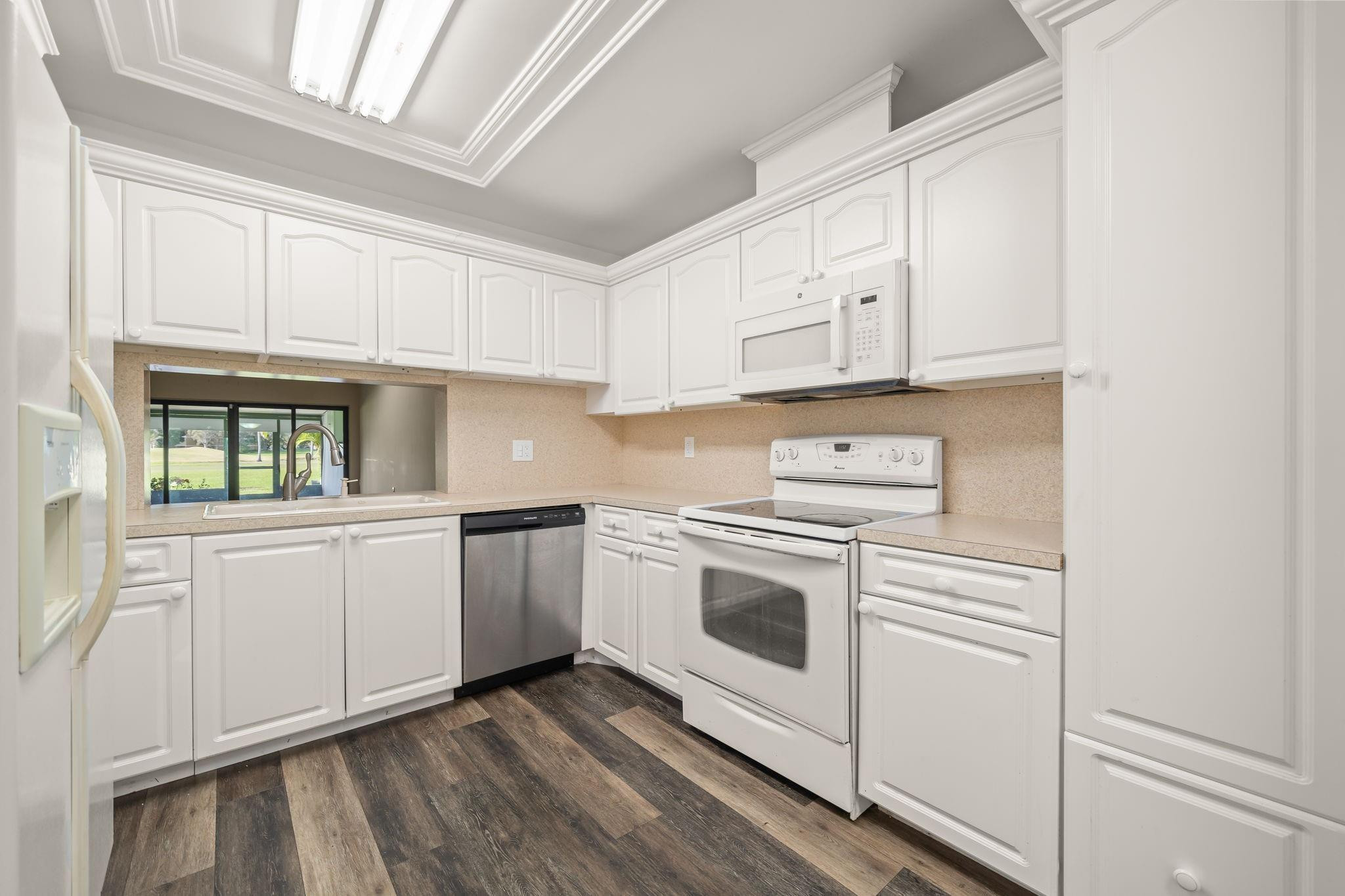 VILLAS AT BONAVENTURE IN - Residential