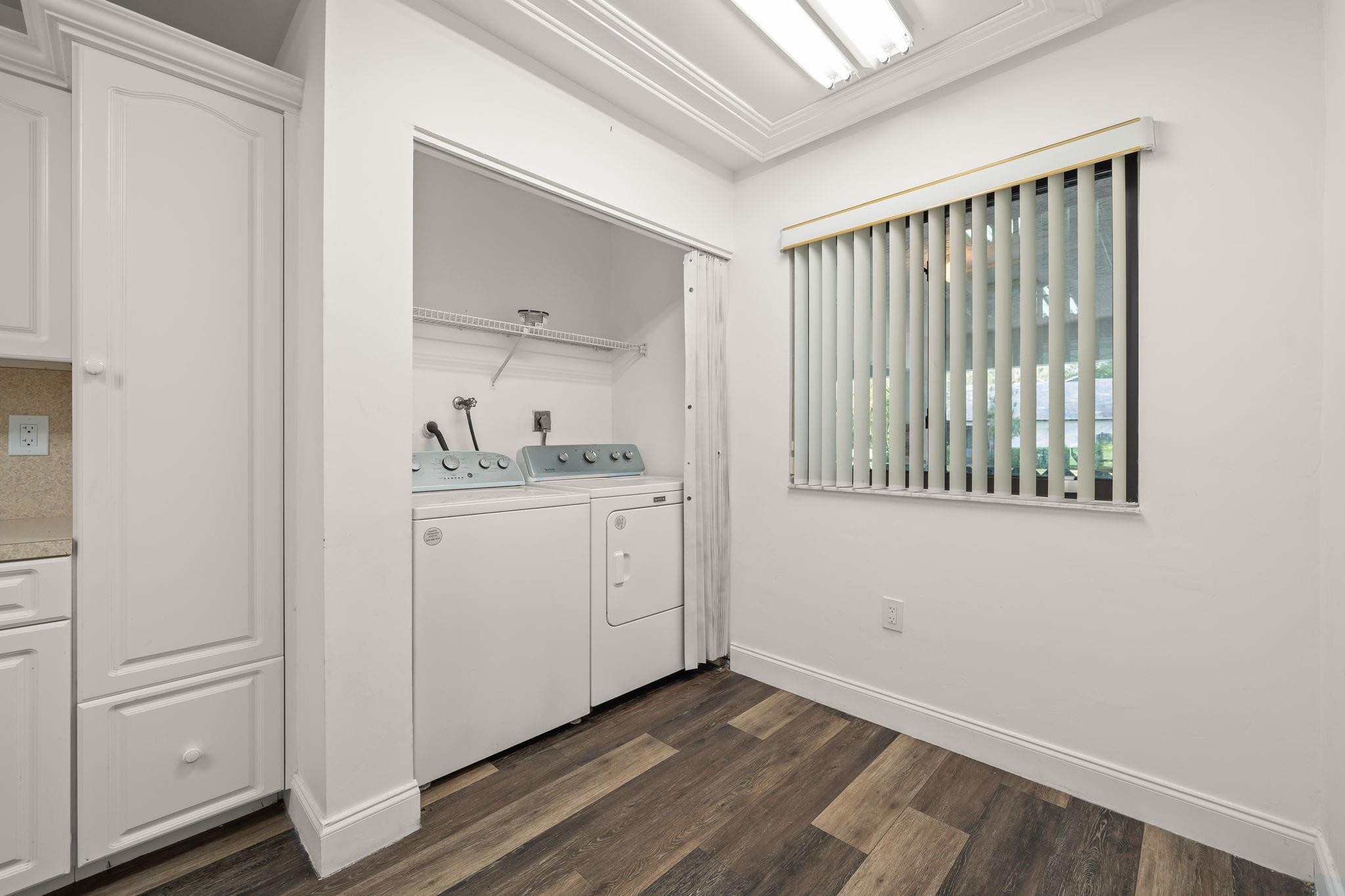 VILLAS AT BONAVENTURE IN - Residential