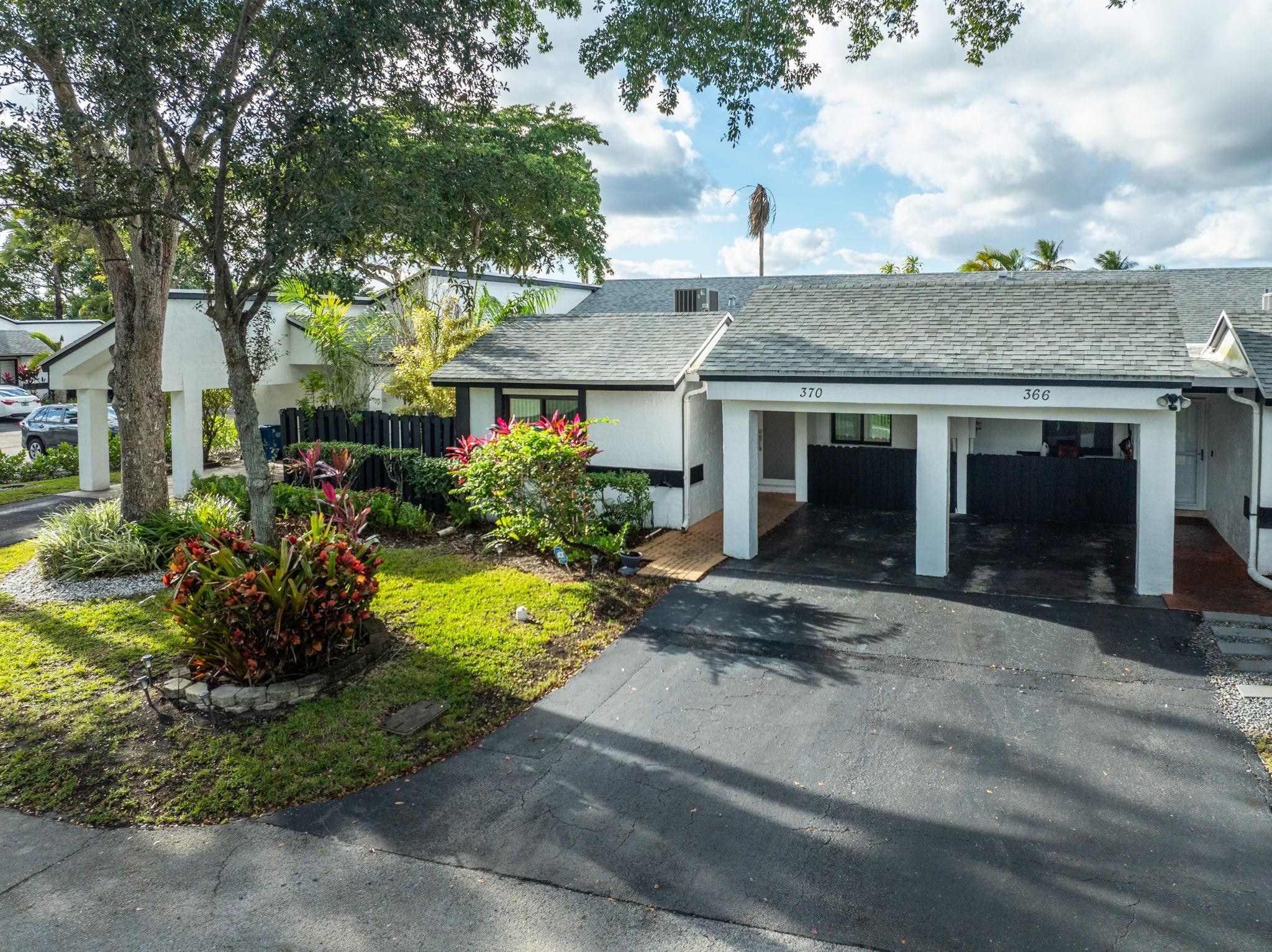 VILLAS AT BONAVENTURE IN - Residential