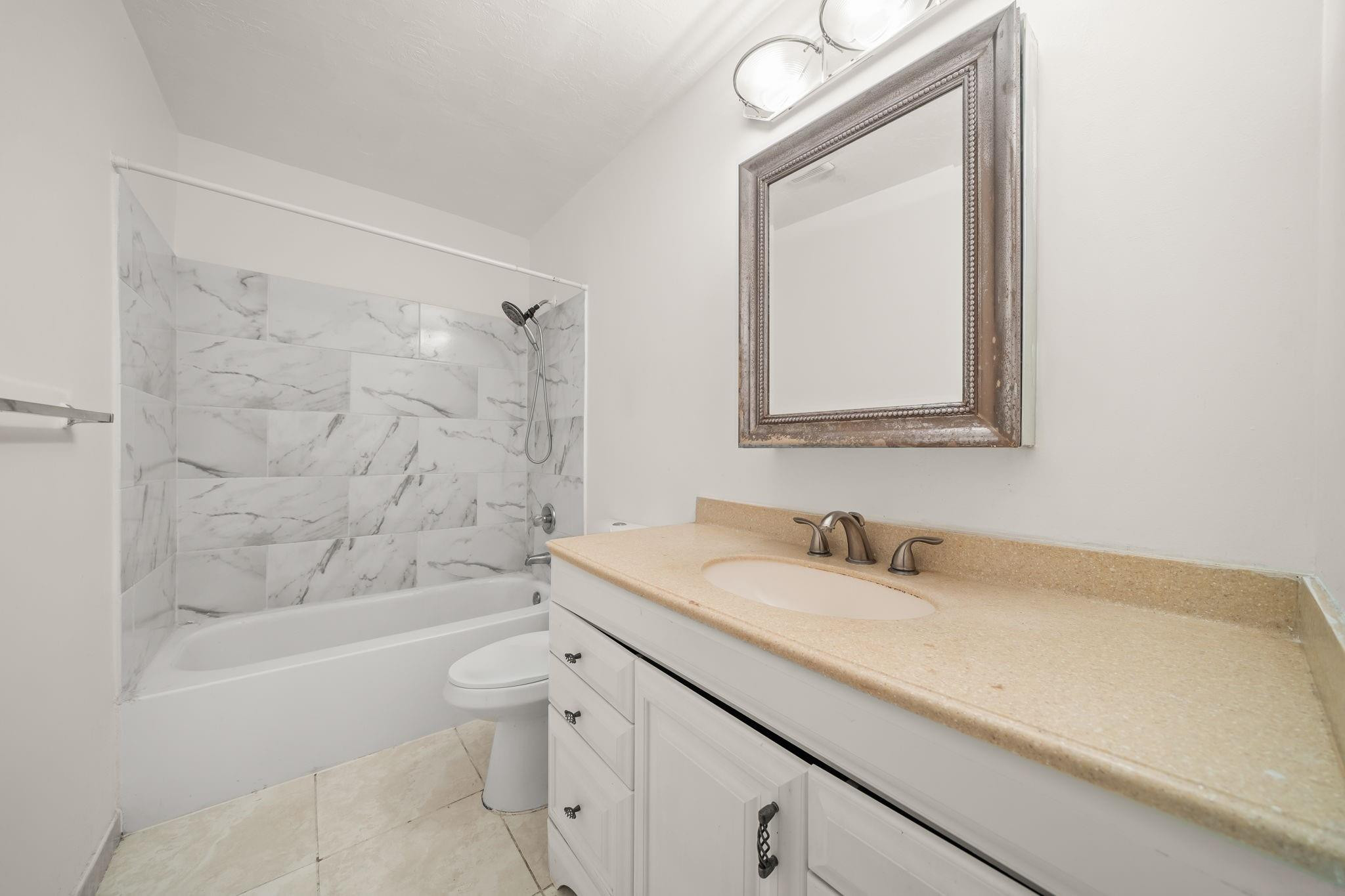 VILLAS AT BONAVENTURE IN - Residential