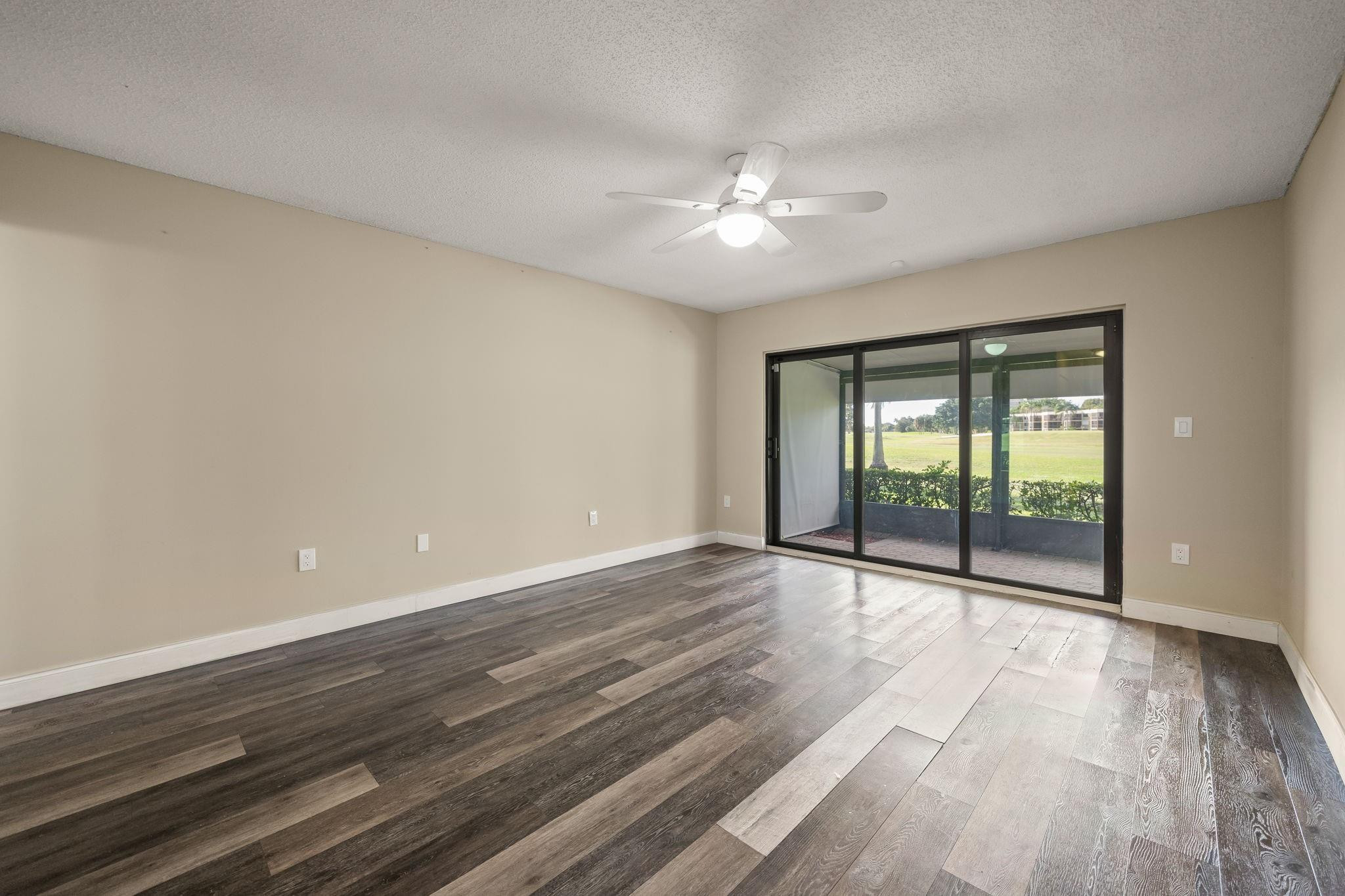 VILLAS AT BONAVENTURE IN - Residential