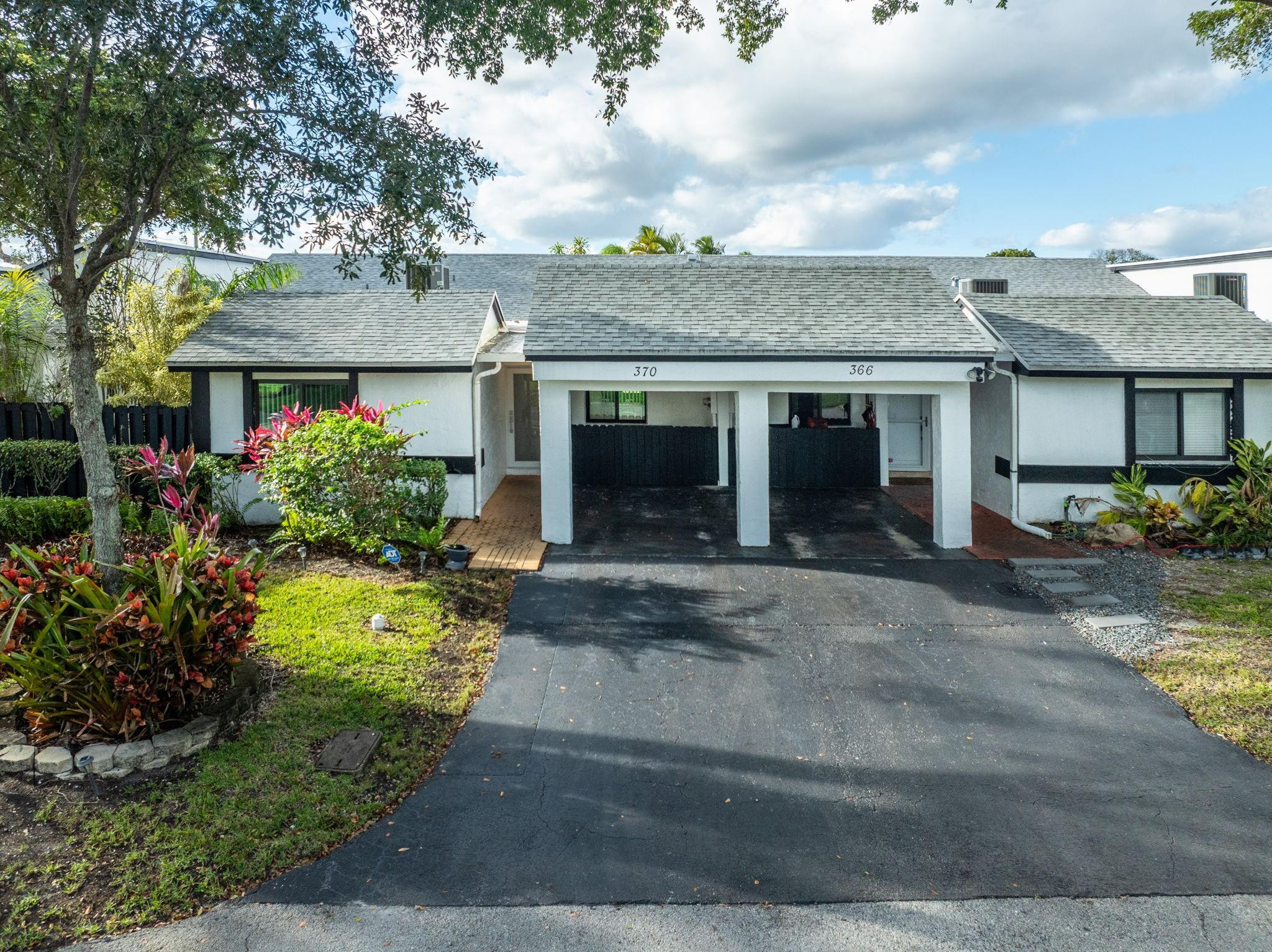 VILLAS AT BONAVENTURE IN - Residential