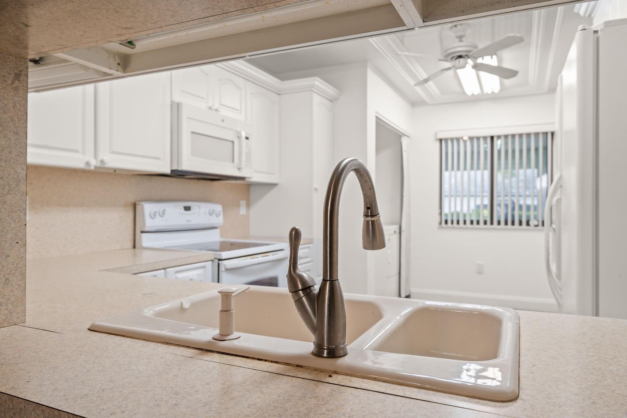 VILLAS AT BONAVENTURE IN - Residential