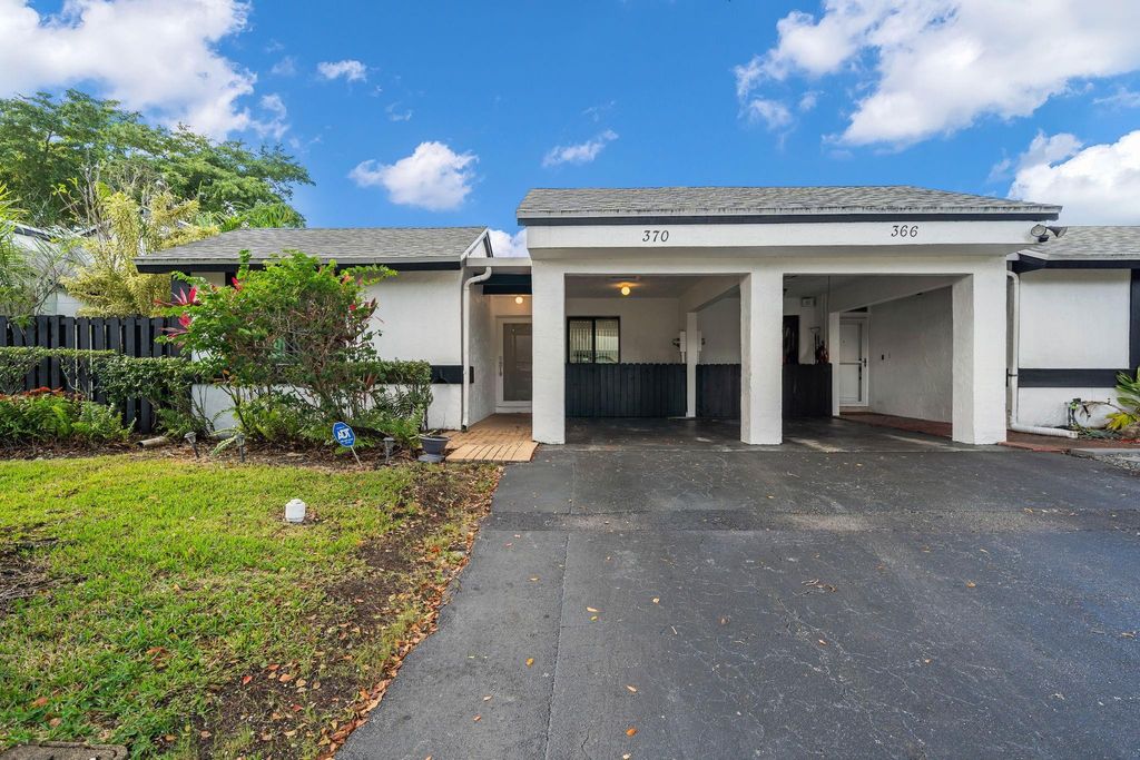 Photo of 370 Fairway Circle #13, Weston, FL 33326 (MLS # F10555579)