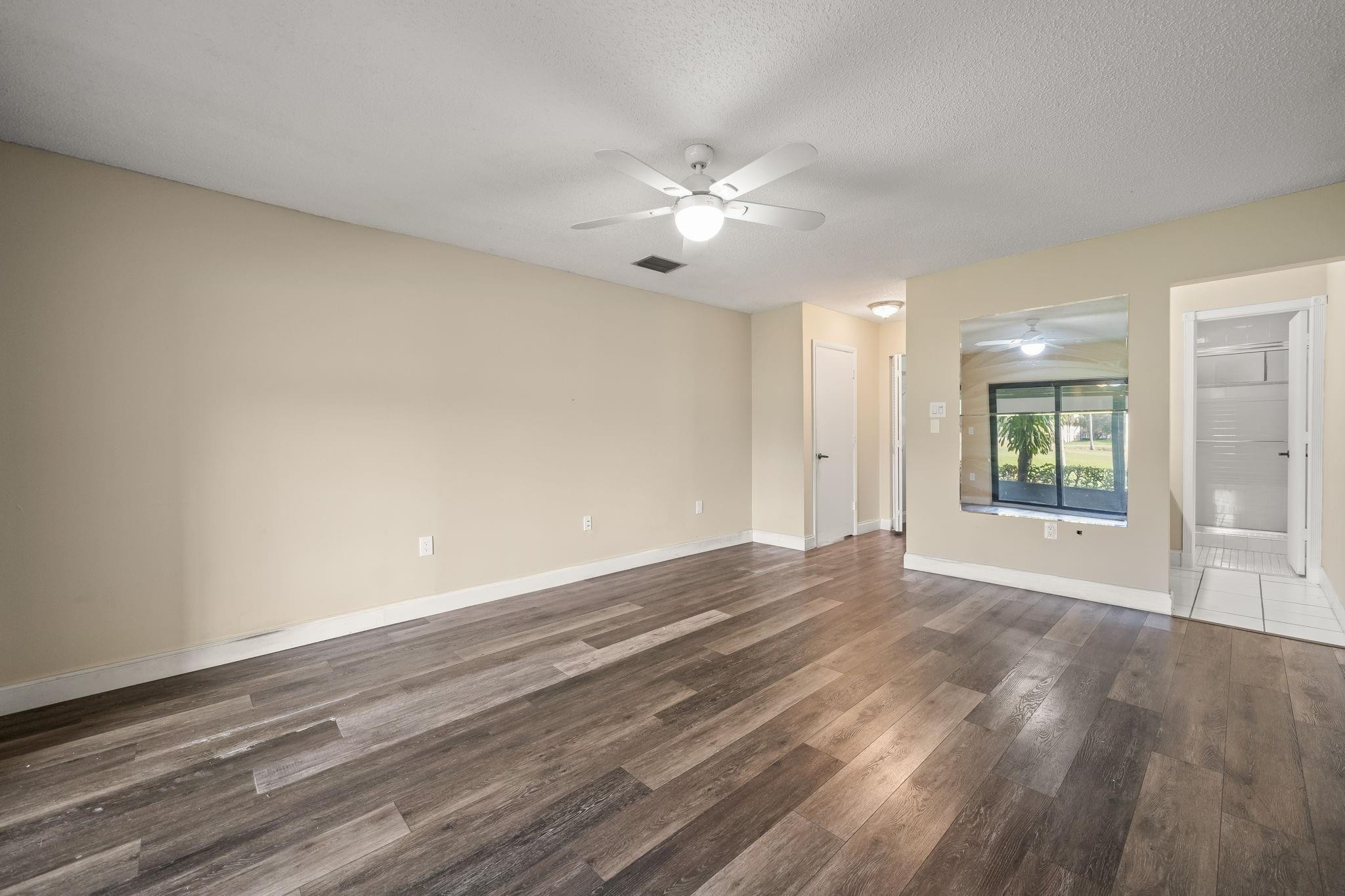 VILLAS AT BONAVENTURE IN - Residential