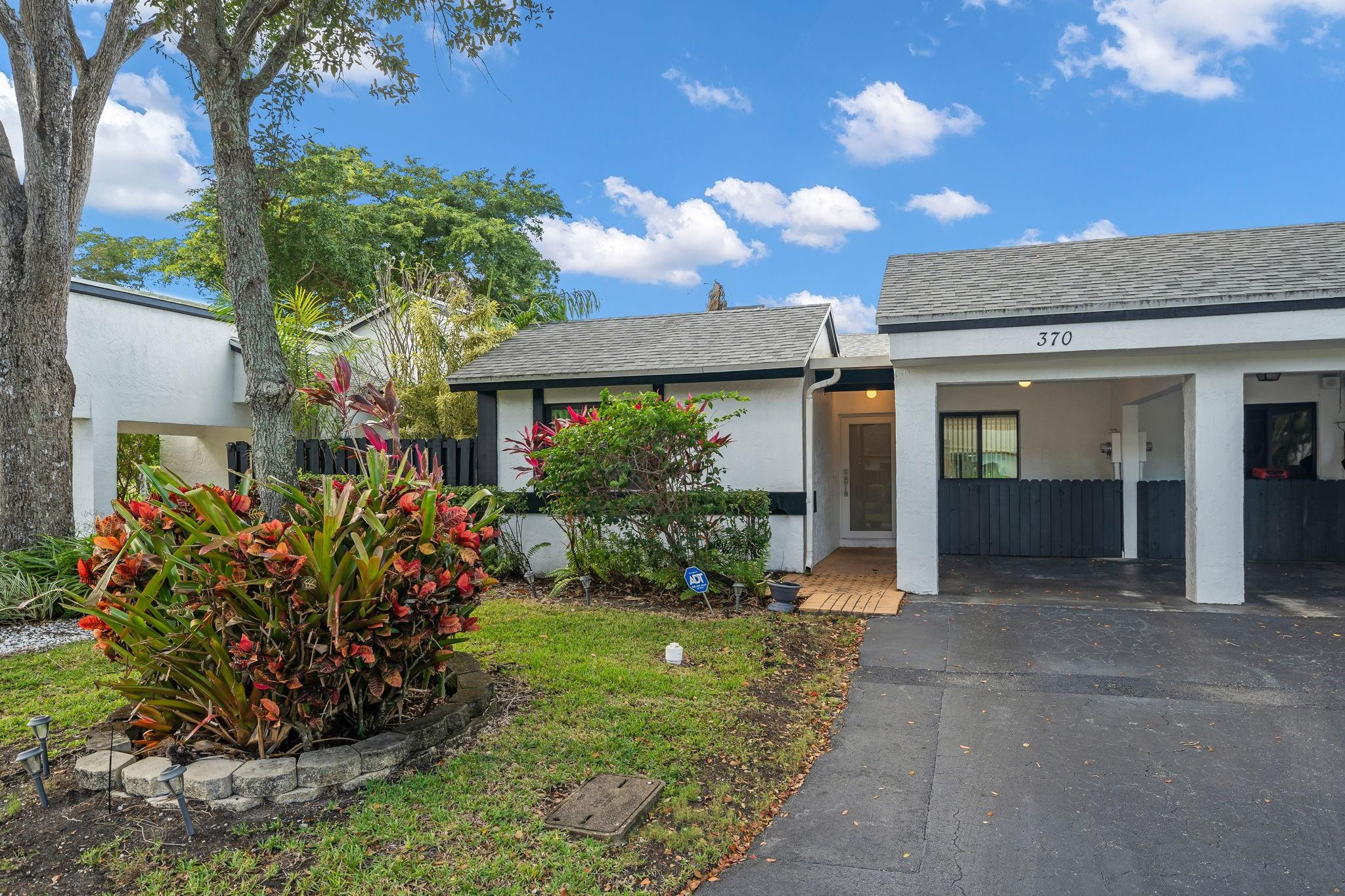 VILLAS AT BONAVENTURE IN - Residential