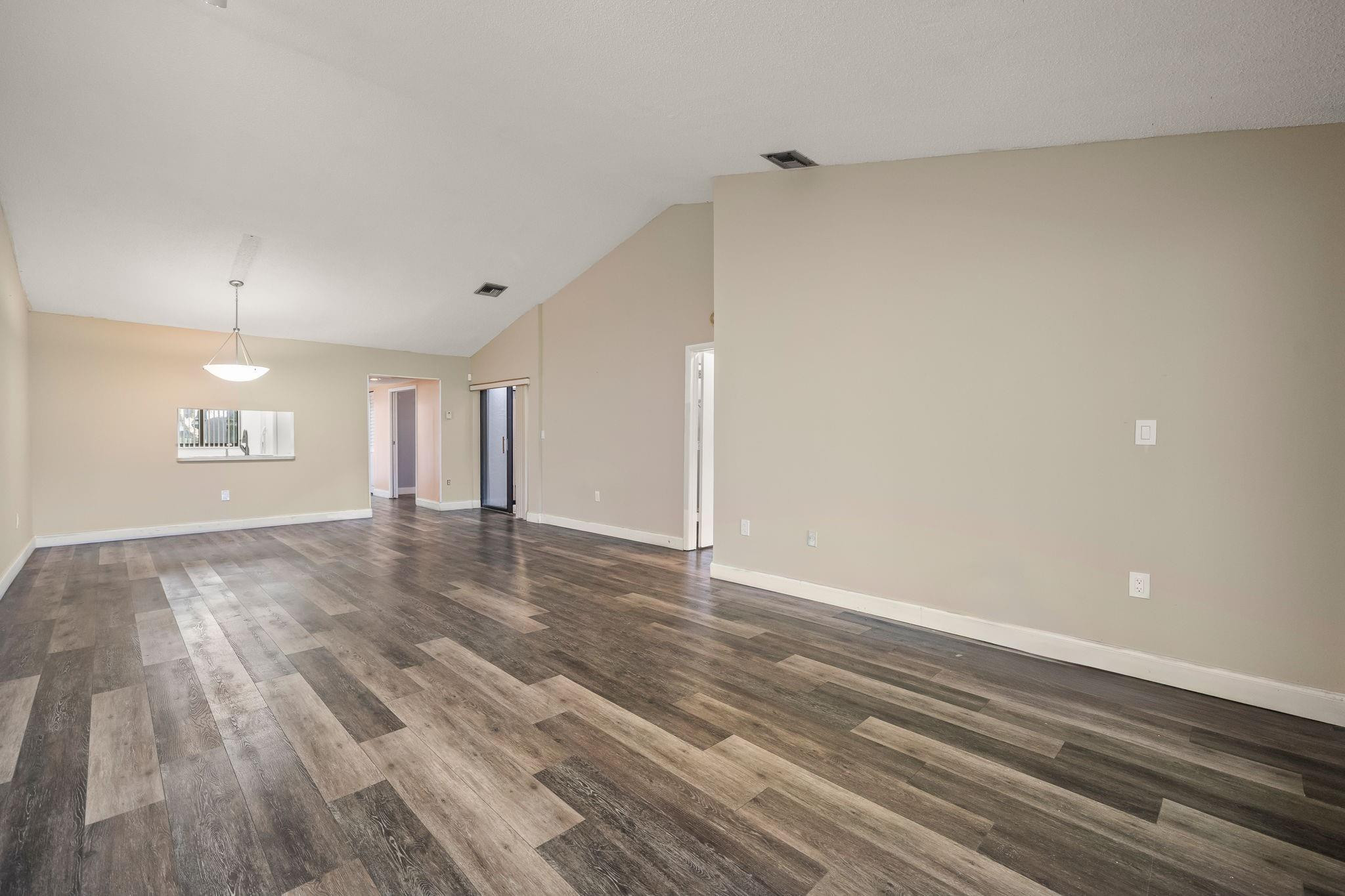 VILLAS AT BONAVENTURE IN - Residential