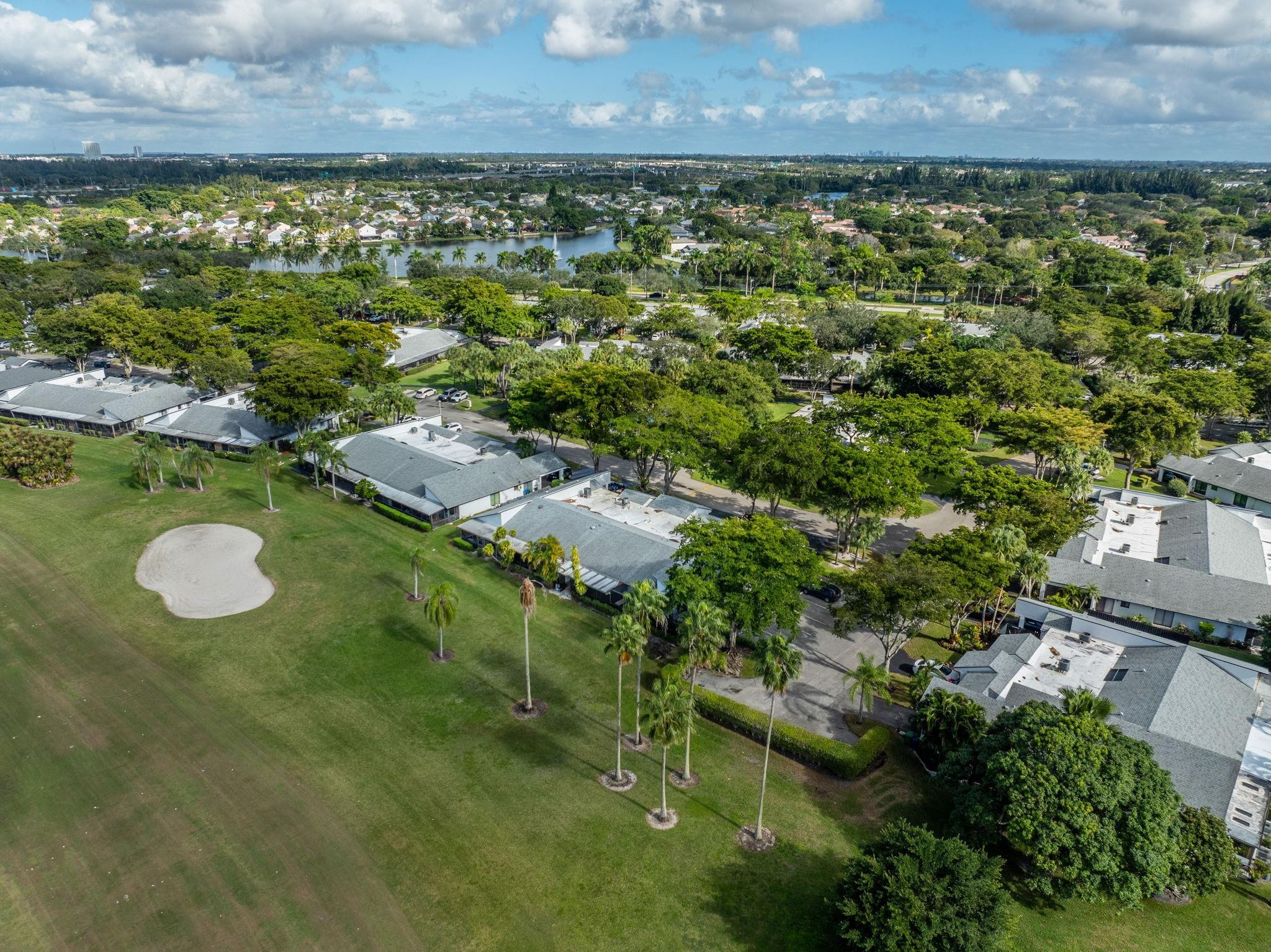 VILLAS AT BONAVENTURE IN - Residential