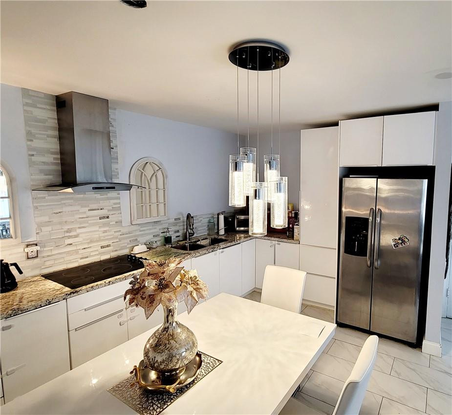 IMPERIAL POINT GARDENS - Residential