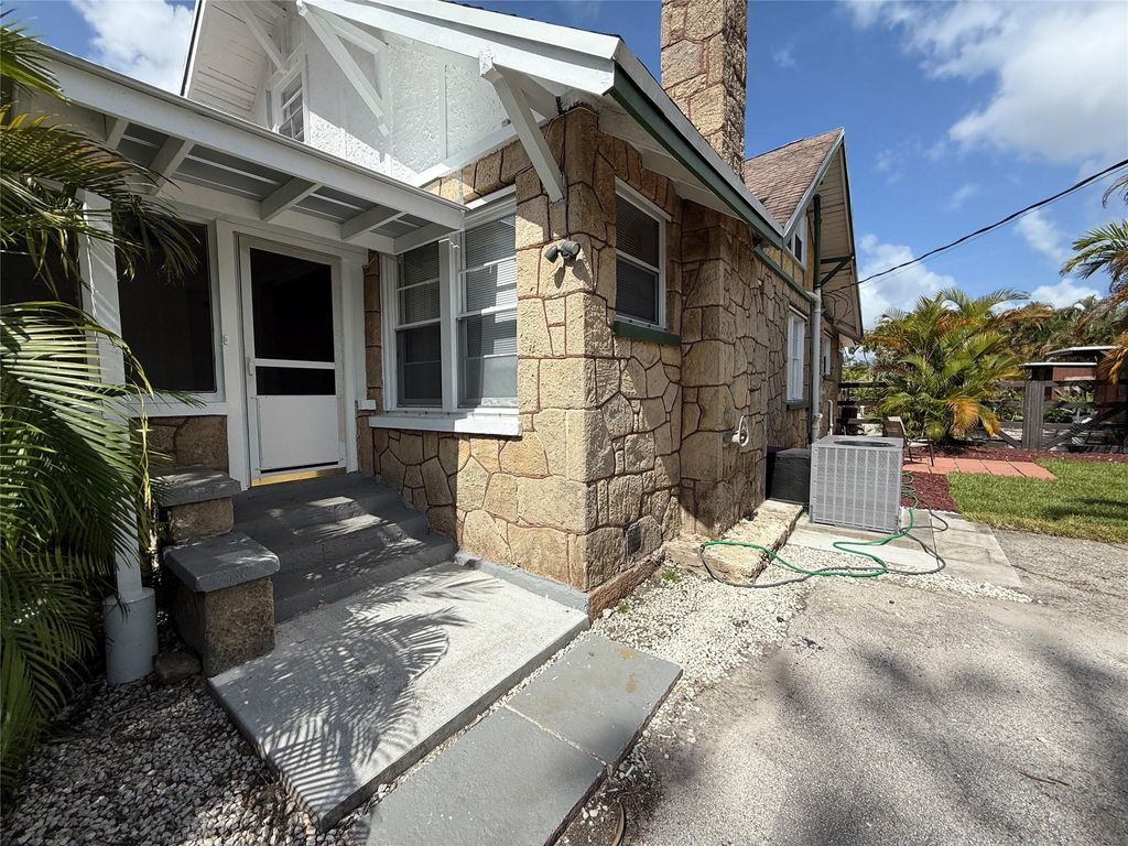 Photo of 5025 SW 64th Avenue, Davie, FL 33314 (MLS # F10509361)