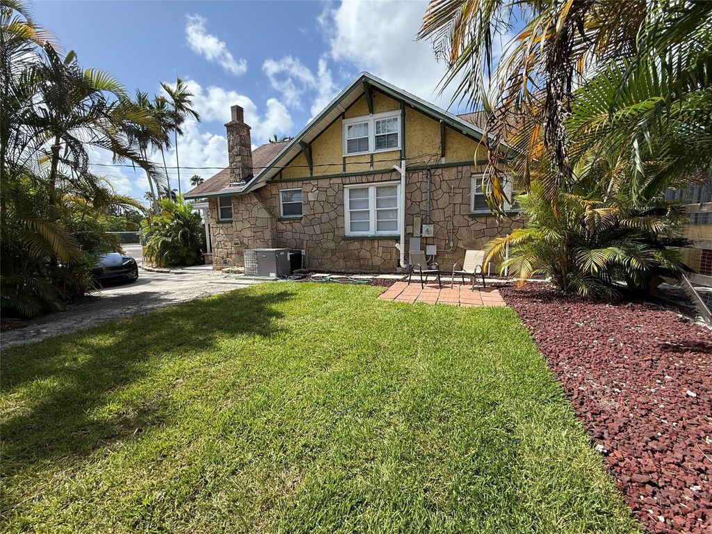 Photo of 5025 SW 64th Avenue, Davie, FL 33314 (MLS # F10509361)