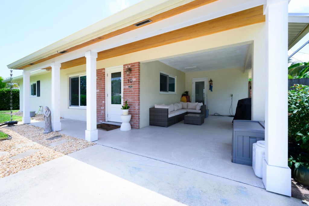 Photo of 10 Van Road, Jupiter, FL 33469 (MLS # R11091399)