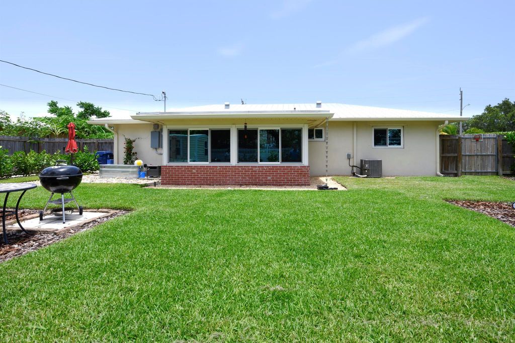 Photo of 10 Van Road, Jupiter, FL 33469 (MLS # R11091399)