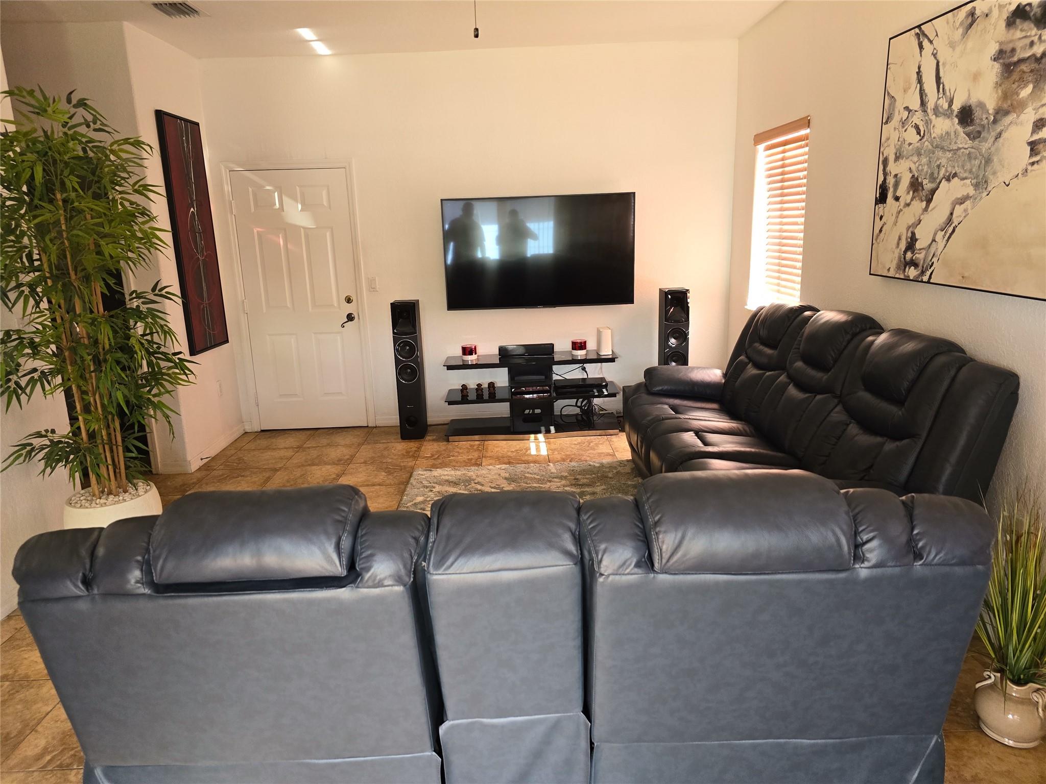 Photo 5 of 23 of 15413 SW 184th St house